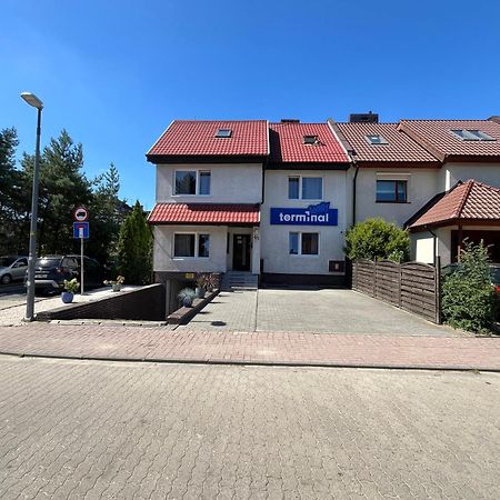 Hostel Terminal Family Airport Posen Exterior foto